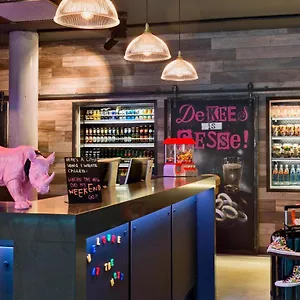 https://moxy-frankfurt-east.frankfurtammainhotels.com