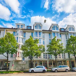 Hotel Leonardo West