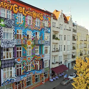 https://happygolucky-hotel-hostel.find-berlin-hotels.com